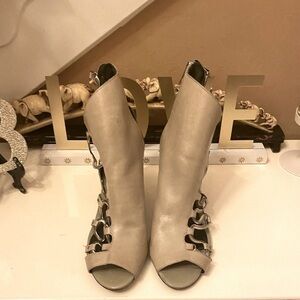 SCHUTZ LEATHER HEELED SHOE SIZE 8